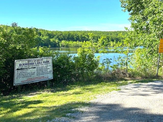 Bixhoma Lake in Bixby, Oklahoma, seen from the park entrance