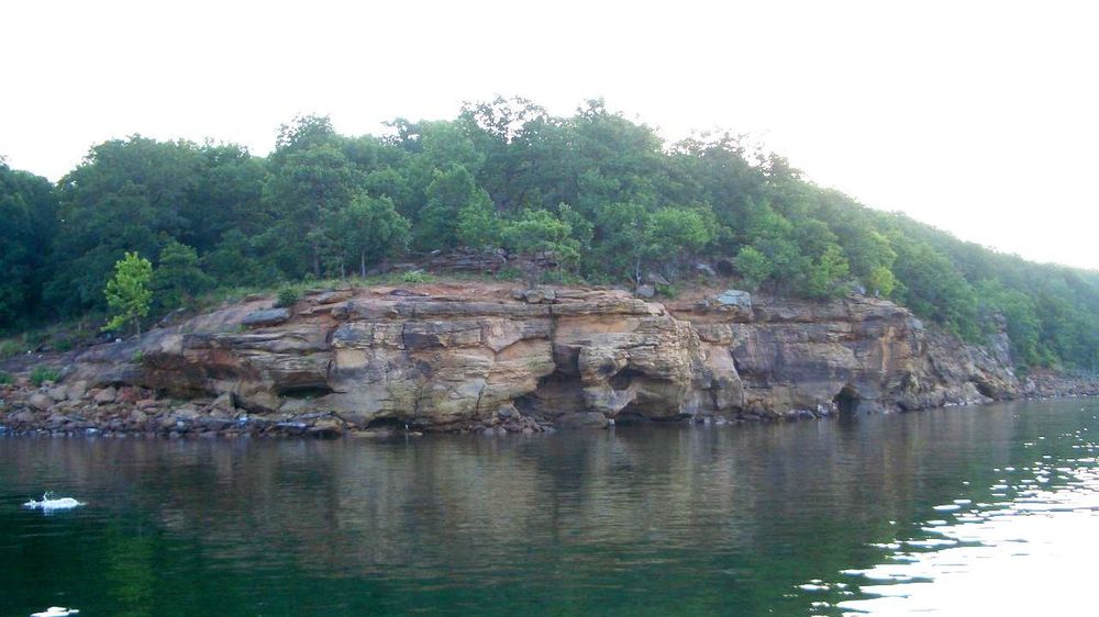 Rocky bluff shoreline of Skiatook Lake in Skiatook, Oklahoma